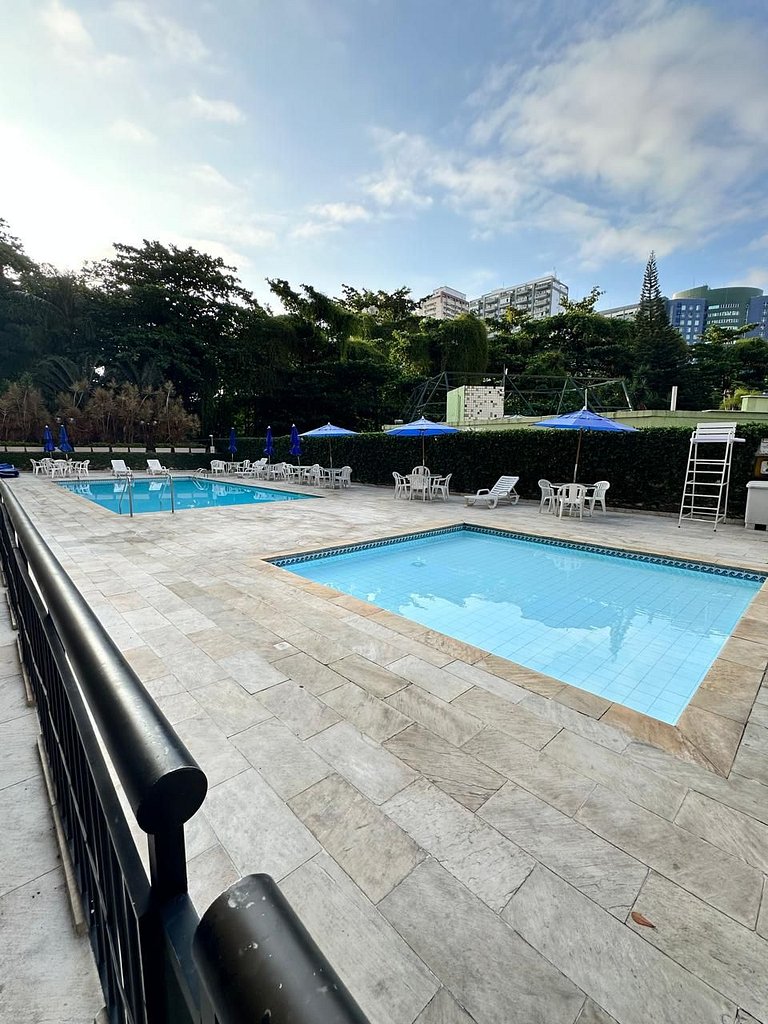 Aproveite o melhor da Barra da Tijuca. 2 quartos com piscina
